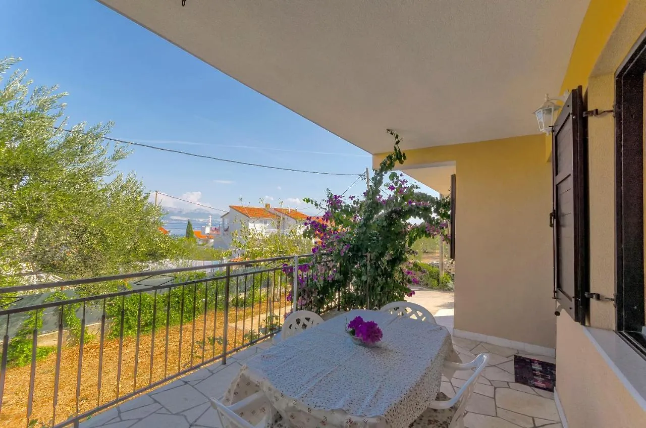 Apartments Milka Slatine Croatia