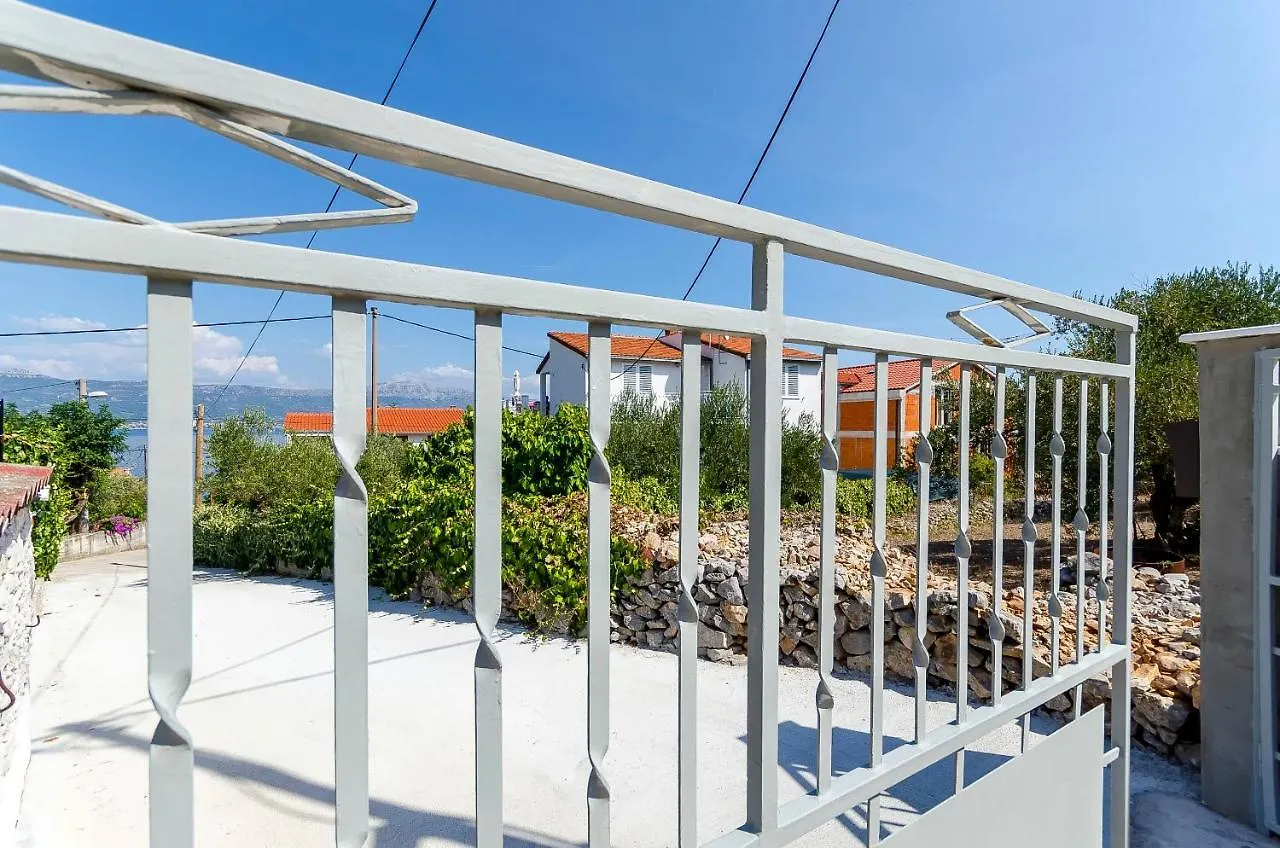 Apartments Milka Slatine Croatia