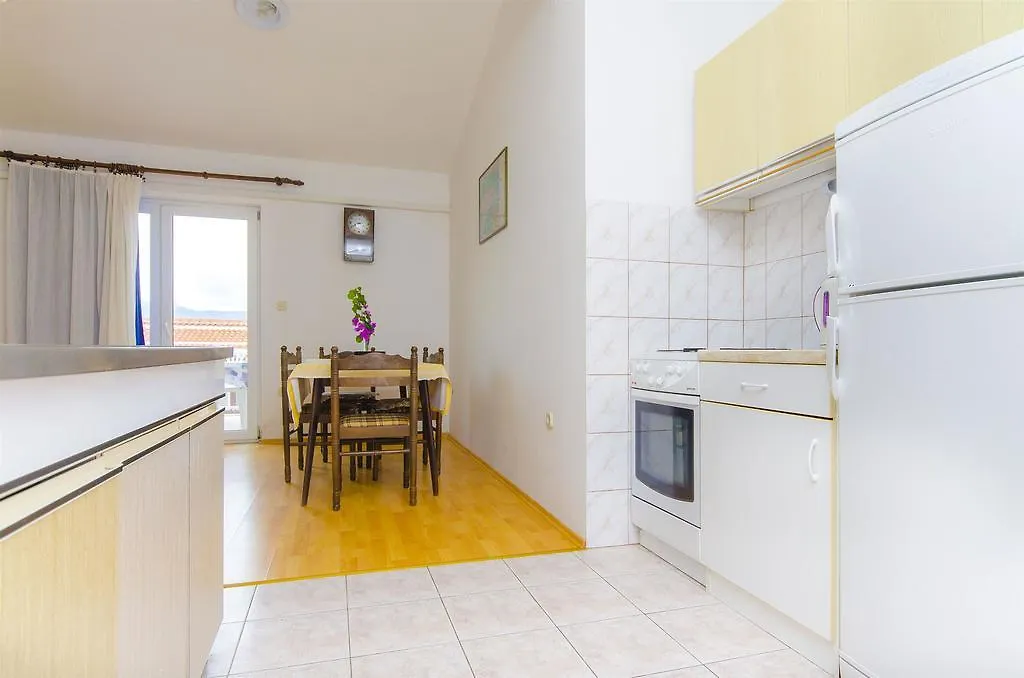 Apartments Milka Slatine 0*,