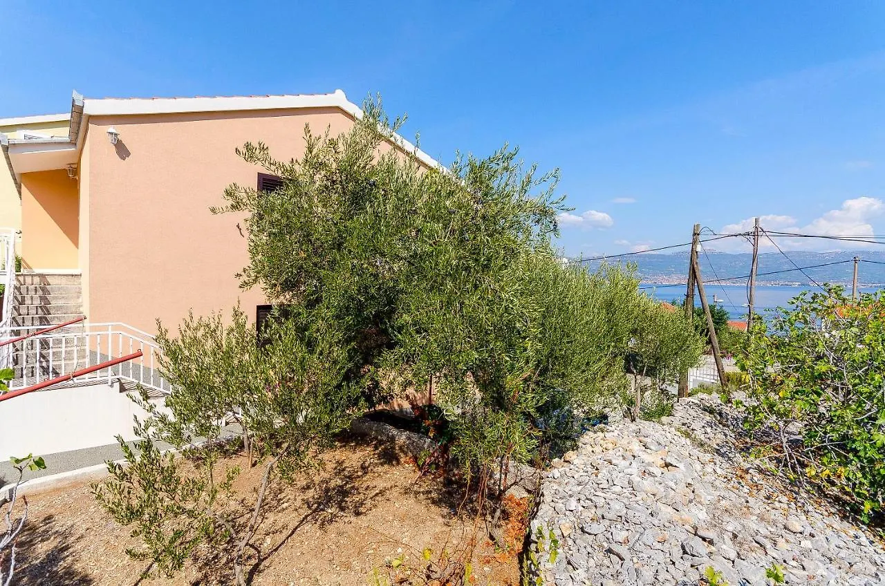 Apartments Milka Slatine Croatia