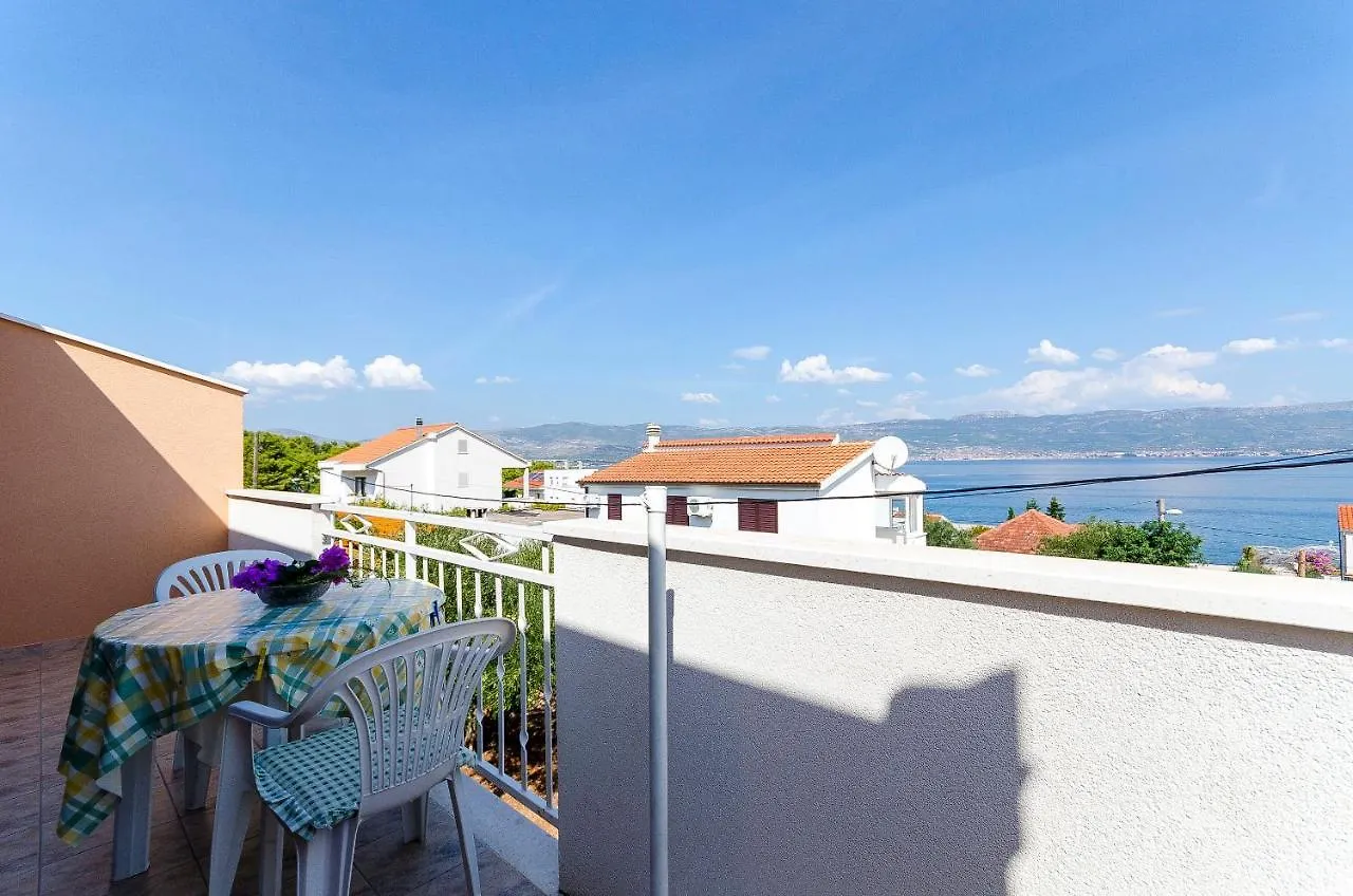 Apartments Milka Slatine 0*,