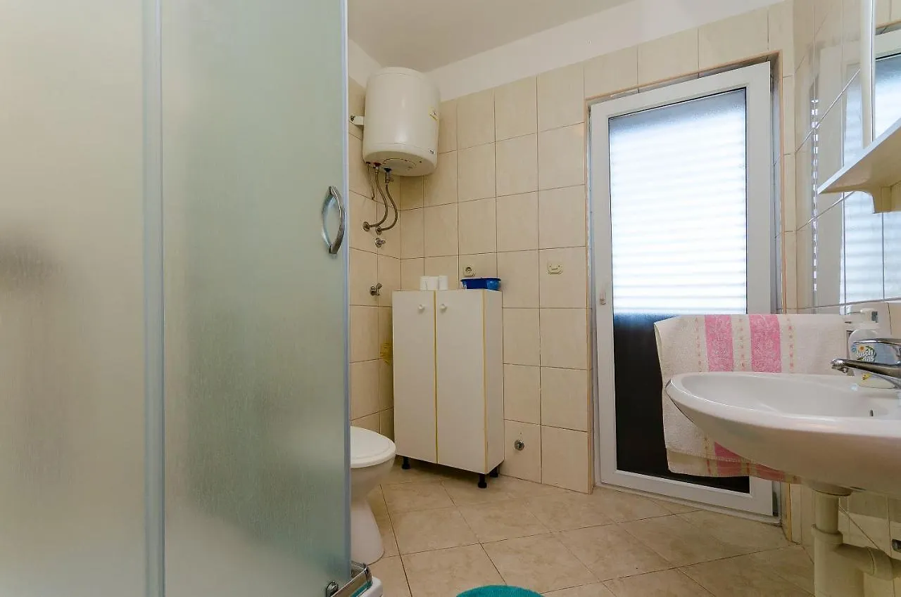 Apartments Milka Slatine Croatia